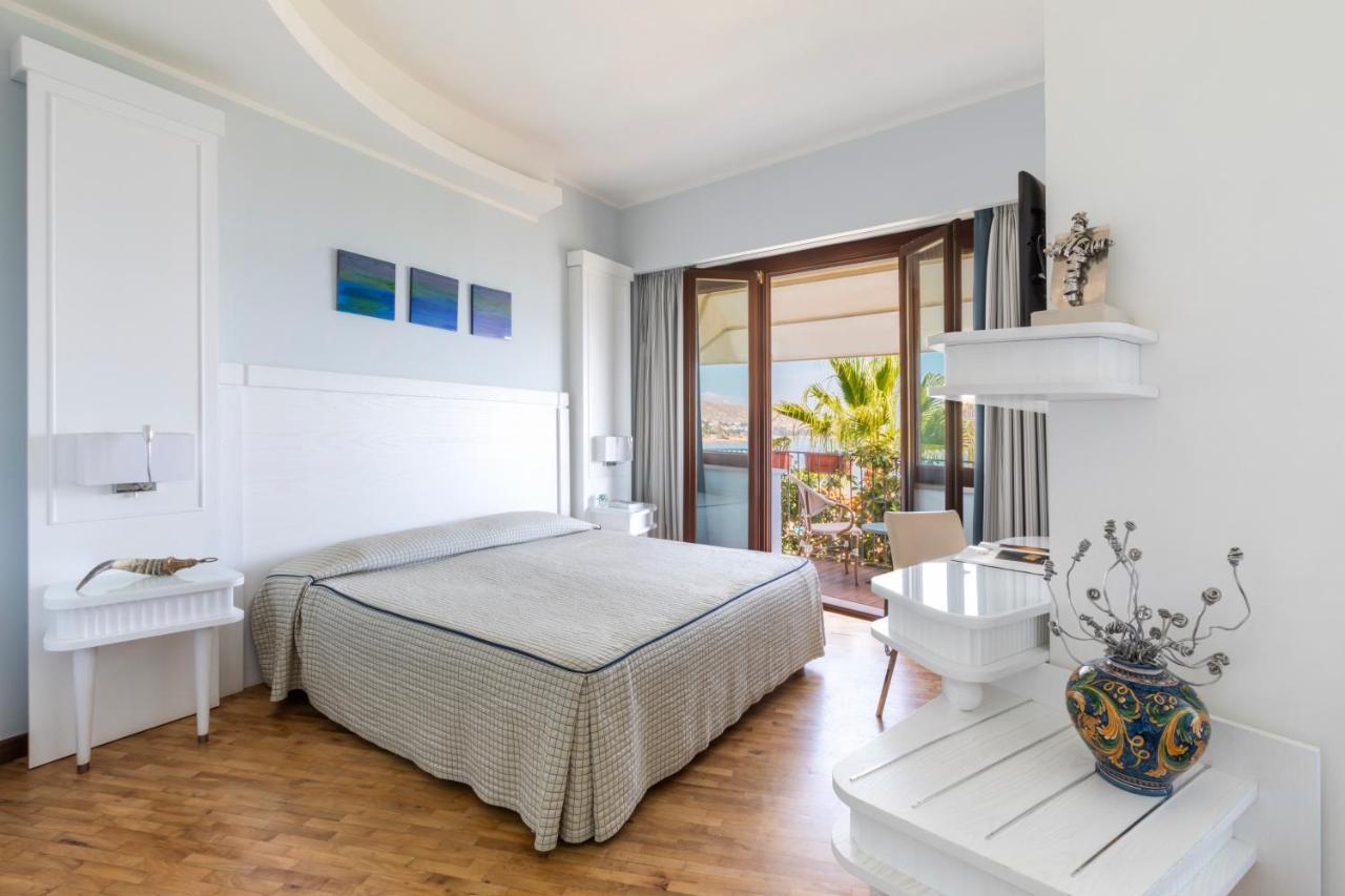 Hotel Lido degli Scogli Crotone Esterno foto